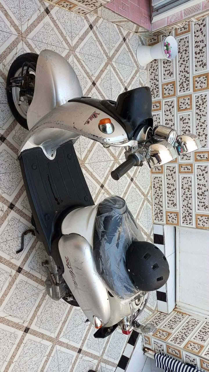 السلام عليكم دراجه كلاسك للبيع شلعه ومعدل كهربائيات كلهه شغاله اشاير دشبول بك لايت هورنات اصليه دگتهن ناعمه امبيثري ابو الشاشه سماعات اصليه السعر 350 وبيهه مجال مكان ديوانيه ***********
