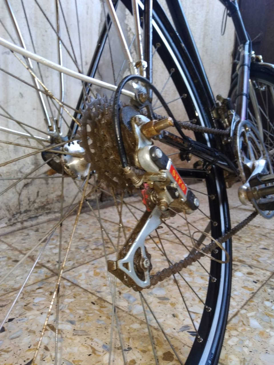 بايسكل للبيع نوعيه شيمانو c700 كامل مكمل مابي نقص بايسكل خفيف كلش رياضي السعر 110 وبي مجال العنوان بغداد الامين الثانيه رقم ***********
