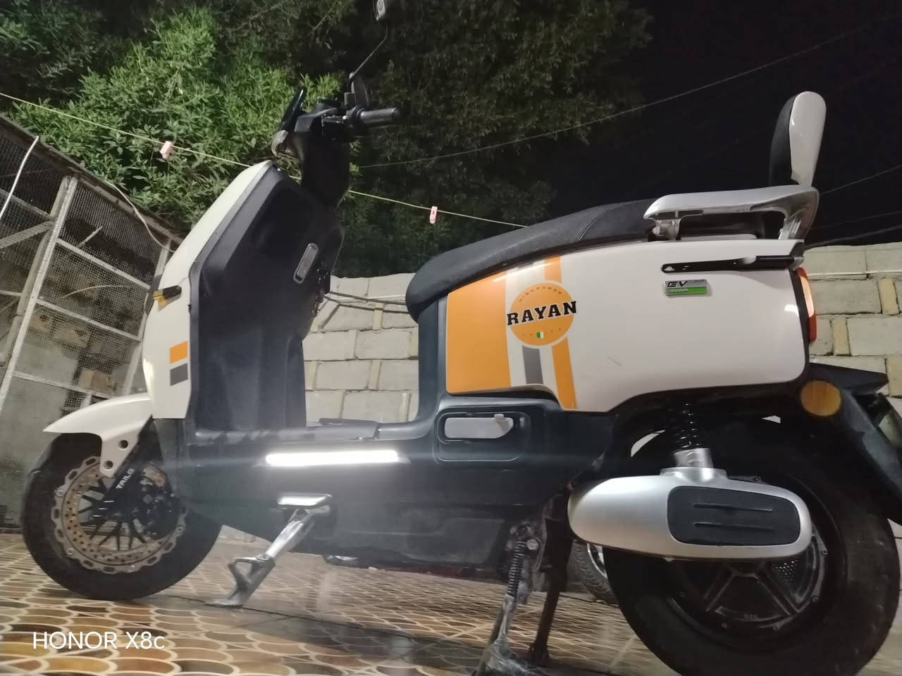 دراجه كلش نضيفه 🛑
بطاريات بحاله جيدا 🔋
نضيفه وحلوه ومرتبه 🧼
اي نقص مابيها  كلشي 🪬
شغال وجاهز سعر (650) 💸
بيها مجال كلش بسيط للشراي 
عنواني حي البنوك 🌍
اتصال ***********
