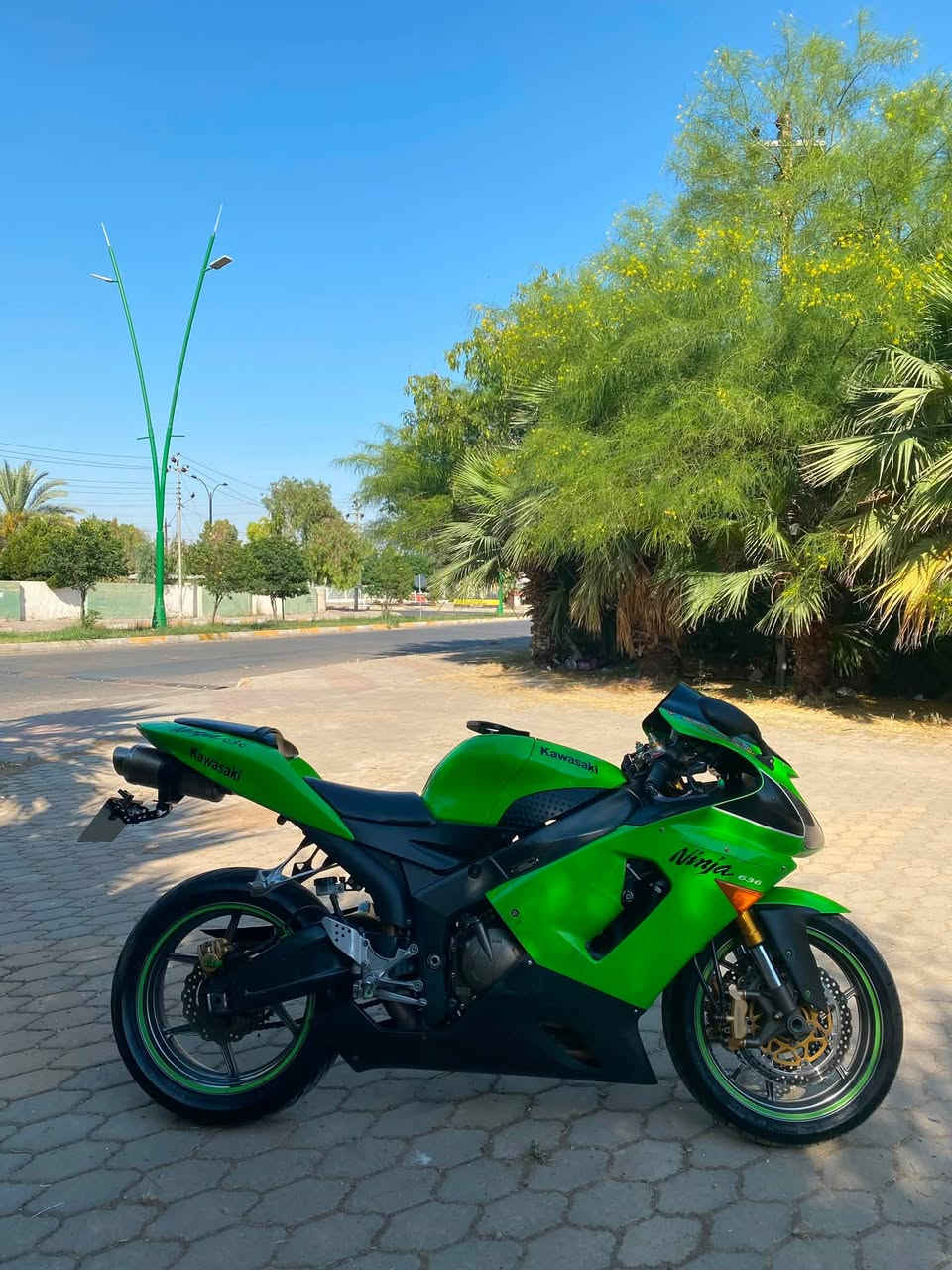 ﷽

‎‏ 🏍️ KAWASAKI NINJA ZX-6R 2006 للبيع
البجم العريض تجي 8 نوزلات مو 4
الدراجة وارد يابان نظيفة جداً و مكفولة 
محرك ما مفتوح شرط 🔒
الدراجة نشطة كلش بطناش 1.2.3 💨
مابيها اي نقص و الدراجة مسويلها ادامة نوزلات و بلكات و مجاول و فلتر و باتري و فيتبم كله جديد 🆕 
(يعني انسى شي اسمه عطل)
و بيها كم شغلة رياضية و ترتيبات 👌🏼
التزويد و الاضافات :
تهبيطة امامية 
كرون كاربون فايبر
قبضة للراكب الخلفي
جامة مضللة ⚫️
دبل مروحة للراديتر 
هدرز و صالنصة ماركة scorpion نسخة التيتانيوم صوتها طرب 🎼 
قاعدة رقم رياضية 
دهن جديد 🆕 
تايرات ميشيلن MICHELIN 🛞
الدراجة كاملة مكملة و كلشي مكفول و شغال 💯
السعر 30$ و بي مجال قليل
مكاني كركوك 📍
للاستفسار *********** 📲
الكلمة الطيبة صدقة 🤍
و تحياتي للجميع ♥️
