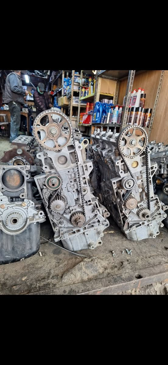 السلام عليكم 
من رخصة الكروب 
يوجد محركات سمند نص محرك و محرك كامل 
يوجد فتح وشد و تجفيت 
العنوان الطالبية فلكة ٨٣ مقابل دائرة الكهرباء 
محلات الكوثر 
 هاتف  ***********
