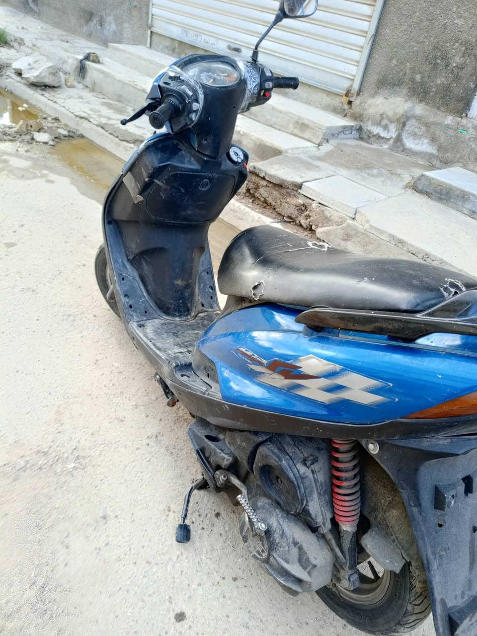 السلام عليكم
دراجه ماكس ١٤٠ 
للبيع 
سعرها ٤٠٠ وبيها مجال 
مجاني حي الإعلام قرب تقاطع درويش 
ه‍ ***********
