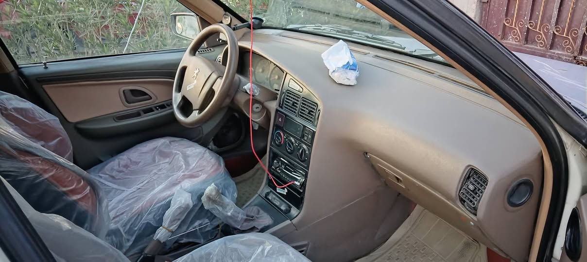 السلام عليكم شباب بيحو ٤٠٥مودي٢٠١٣رقم بغداد سنويه بسمي سياره بيهه فقط ربع جاملغ امامي بي صبغ وبيهه بارد كير مكينه تبريد تدفه صدر امامي خلفي تخم تاير جديد سعر ٤٣بيهه مجال مكاني بغداد ***********
