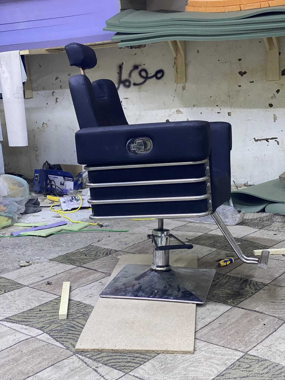 كرسي حلاقة للبيع العنوان السعدون شارع زعيم مجاور صالون روبي ***********
