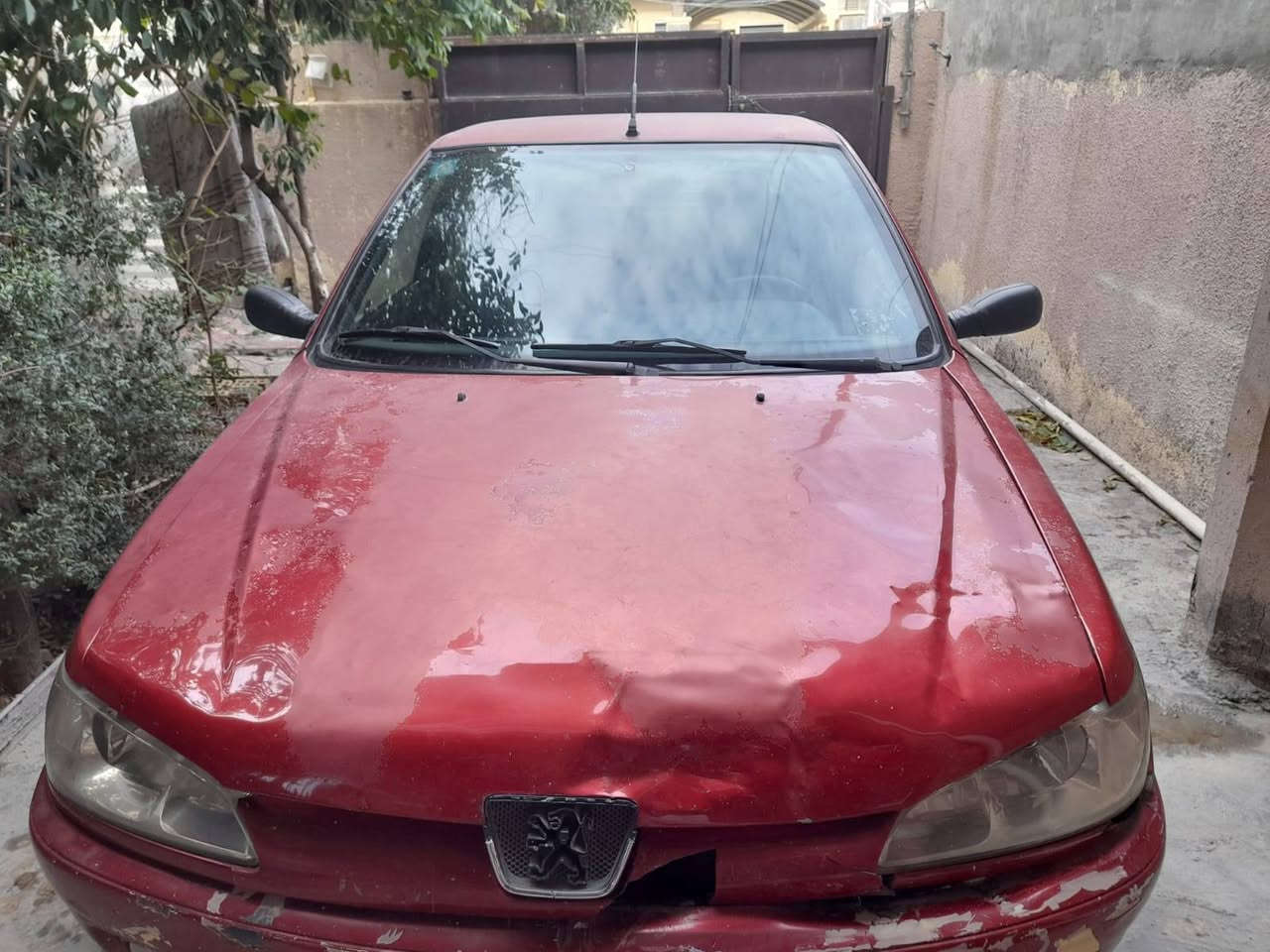 السلام عليكم ورحمة الله وبركاته. بيجو٣٠٦رقم بغداد الماني بيه شباك وبنيد السعر45$صدره نص عمره. مكان بغداد العامرية***********
