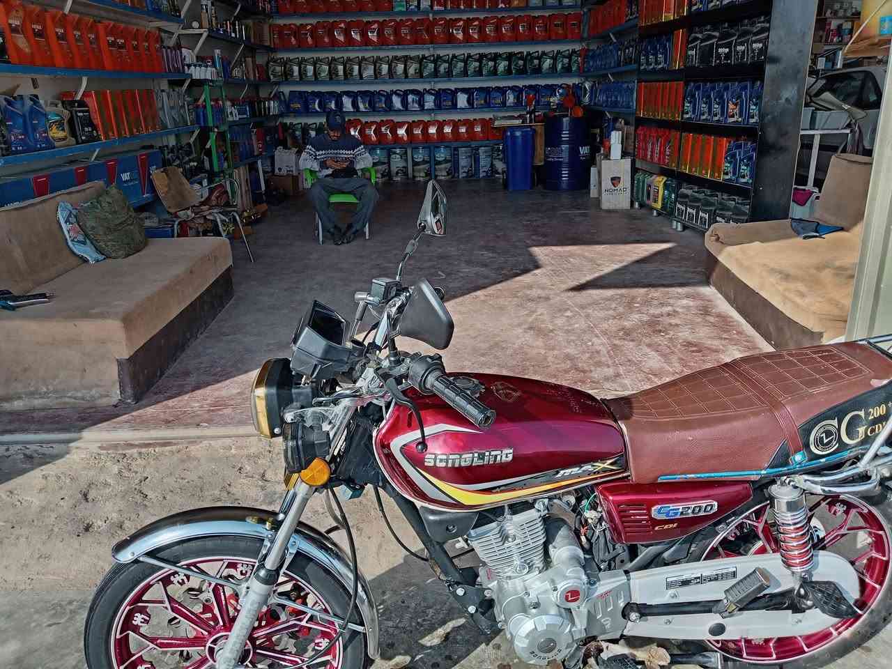 دراجه موديل 2025 سافان ختم سونك محرك فول الدراجه نظيفه على وظع الشركه ماشيه 13 الف السعر  750 وبيه مجال العنوان ديالى الخالص ناحيه العظيم ***********.        ***********
