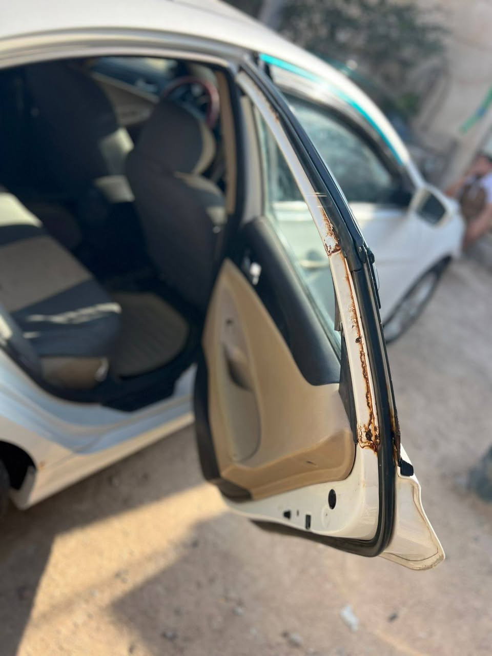 سلام عليكم  شباب سياره سوناته 2011 سنويه نهايه سنه تنتهي   بيه صبغ بيبان 2 وبنيد  مكينه وكير مكفوله   وبيه هذه بصور ملاحضات خياس    مكاني بصره شط العرب تنومه  سعر خاص  تجي شوف وتفحص راعيه, جوارينه , خليجي  دوش سياره ***********
