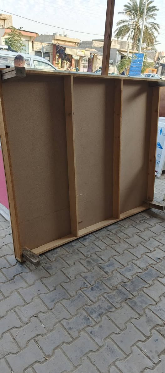 غرفة نوم اخو الجديد مستعمل شي قليل 
قطعتين لاتفصيخ ولاشد شغل عراقي
دوشك نفرين اسفنج عالي 
تفاصيل الغرفة داخل صور 
شراي ***********
#جلولاء سوق السبت مجاور الكراج👍
يوجد خدمة توصيل داخل جلولاء فقط 🚚🚚
