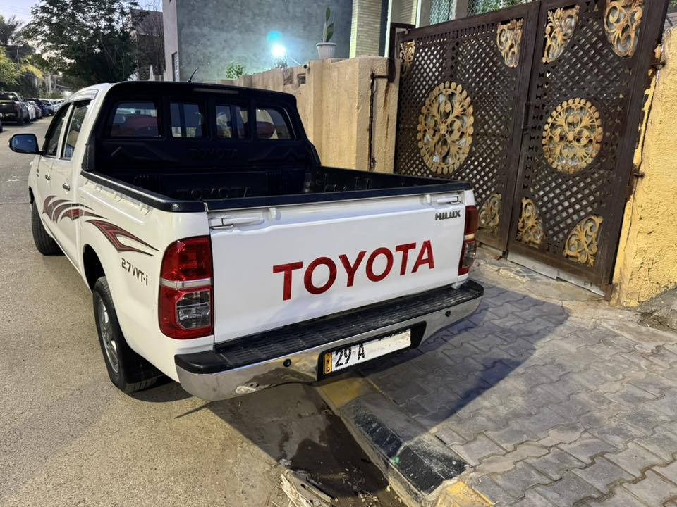 .السلام عليكم
تيوته هايلوكس موديل 14 كير اوتوماتيك 
رقم واسط نكليزي سنويا جديد هزه جديد 
تحويل مباشر 
كير محرك تبريد مكينه كفاله عامه 
تخم تاير شواصي مكفولات 
دوخل نظيفه سياره حلو معنا الكمله بل عافيه ياخذها 
سياره جاهزه من كل نواحي 
‭0772 513 5126
