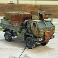 M1078 LMTV • شعار USMC • كابينة مصفحة