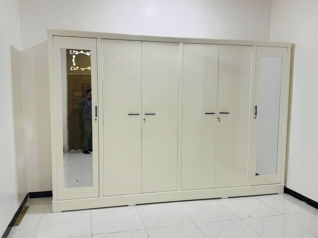 مساء الخير متابعين معمل الياسمين للأثاث العراقي
طلب احد المتابعين 
كنتور 6 ابواب مع جربايه تصميم تركي شغل عراقي
العنوان بابل الحمزه الغربي يم مدرسه ميسلون
يوجد استبدال غرفه قديمه بغرفه جديده حسب اتفاق
واتساب ***********
