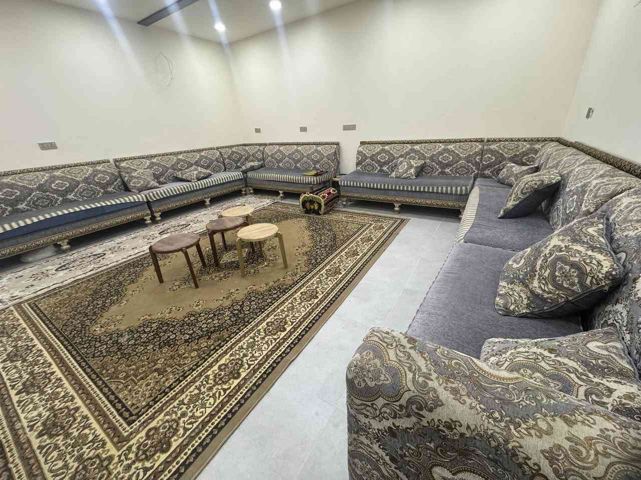 سلام عليكم ديوان كويتي سفنج البغلي نضيف ويا 5 طبلات للبيع سعر 450 راسني واتساب ***********
