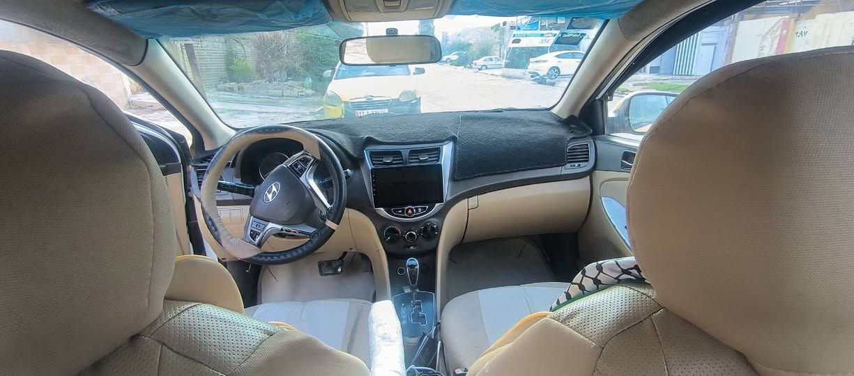 اكسنت 2011 كوري
محرك 16دوش المرغوب
كير at
تخم تاير جديد
ضررها الجاملغ الخلفي 
سعر 78
سياره باسمي ومصفرة هيئه وغرامات
***********
