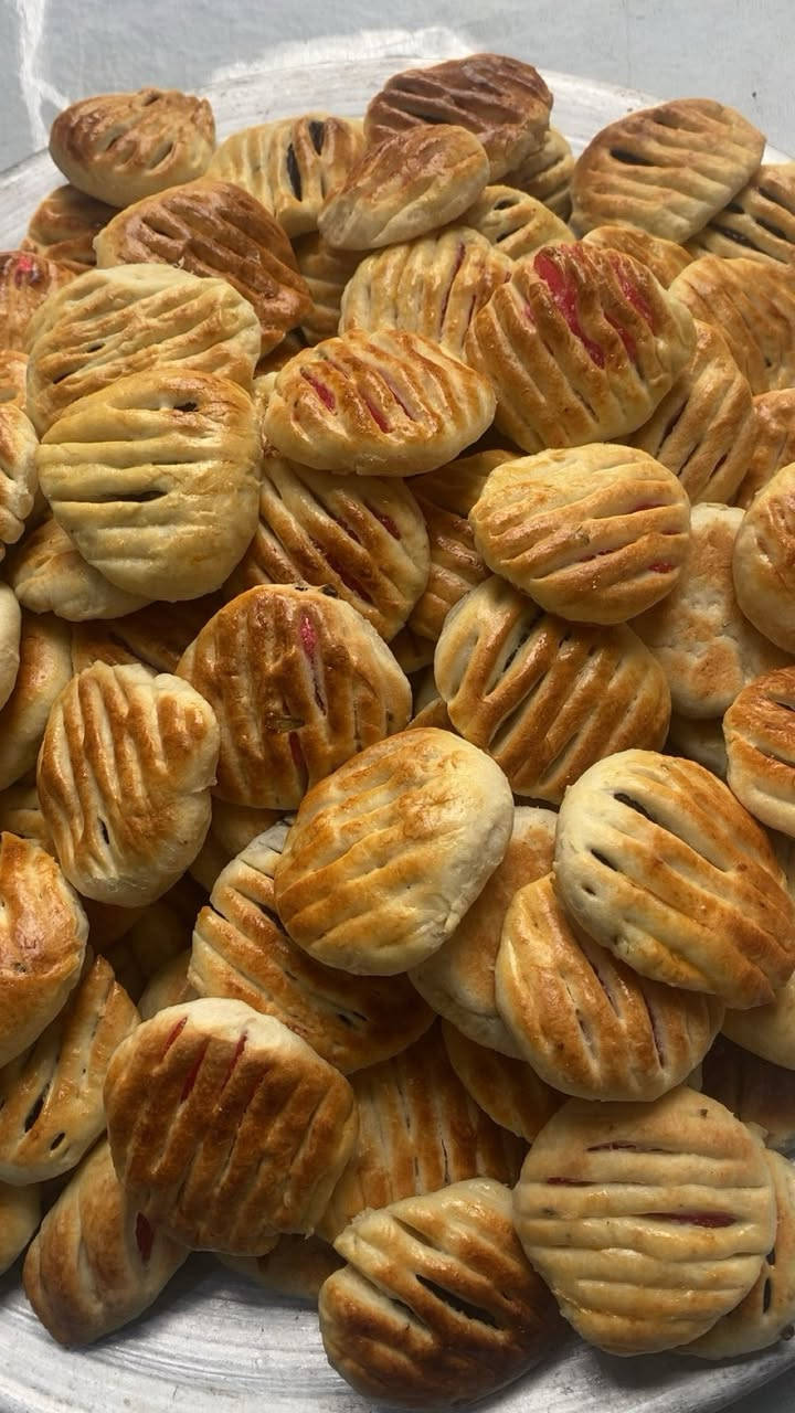 مفتوح الحجز ع الكليجه العيد اجهز حسب طلب مشكل تمر حلقوم جوز فستق حلبي كافه الحشوات عنوان بغداد الزعفرانية توصيل متوفر جميع مناطق بغداد للحجز واتساب ***********
