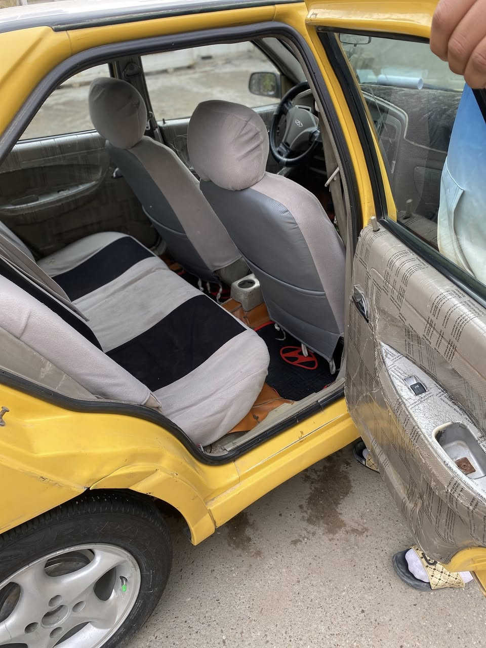 السلام عليكم شيري البيع مودل 2011 محرك محور كورله كير اوتماتيك تخم تاير سياره جاهزه العمل ومرتبه وتبريد شغال السعر 37  وبيها مجال حك الجيه لاتصال عله هاذه الرقم *********** تحياتي لكم
