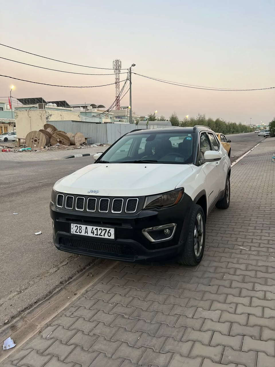 سلام عليكم 
جيب كومباس موديل 2018 للبيع او المراوس
ماشية 90,000km وقابل للزيادة 
تو كلر المواصفات المعروفة مالت الجيب حادثها موجود السونار كامل ورقم الشاصي السيارة كاملة من كير وتبريد وحدادية  بس المكينة مفتوحة السيارة وقبل يومين رجعت علية سيارة صارت بيها ضربة بسيطة اباب السايق مصورها هم 
سعرها 110 وبيها مجال ان شاءالله مكانها النجف ورقمها نجف دولي باسمي متواجد خاص او الرقم ***********
