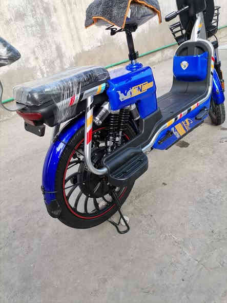 دراجه شحن موديل 26 حجم 20 بعده زيرو وياه سويج وبصمه عدد 2 وبيه قفل تاير قبل أسبوعين من أخذته للبيع سعر 500وبيه مجال مكاني الدوره مهديه ثاني رقم ***********
