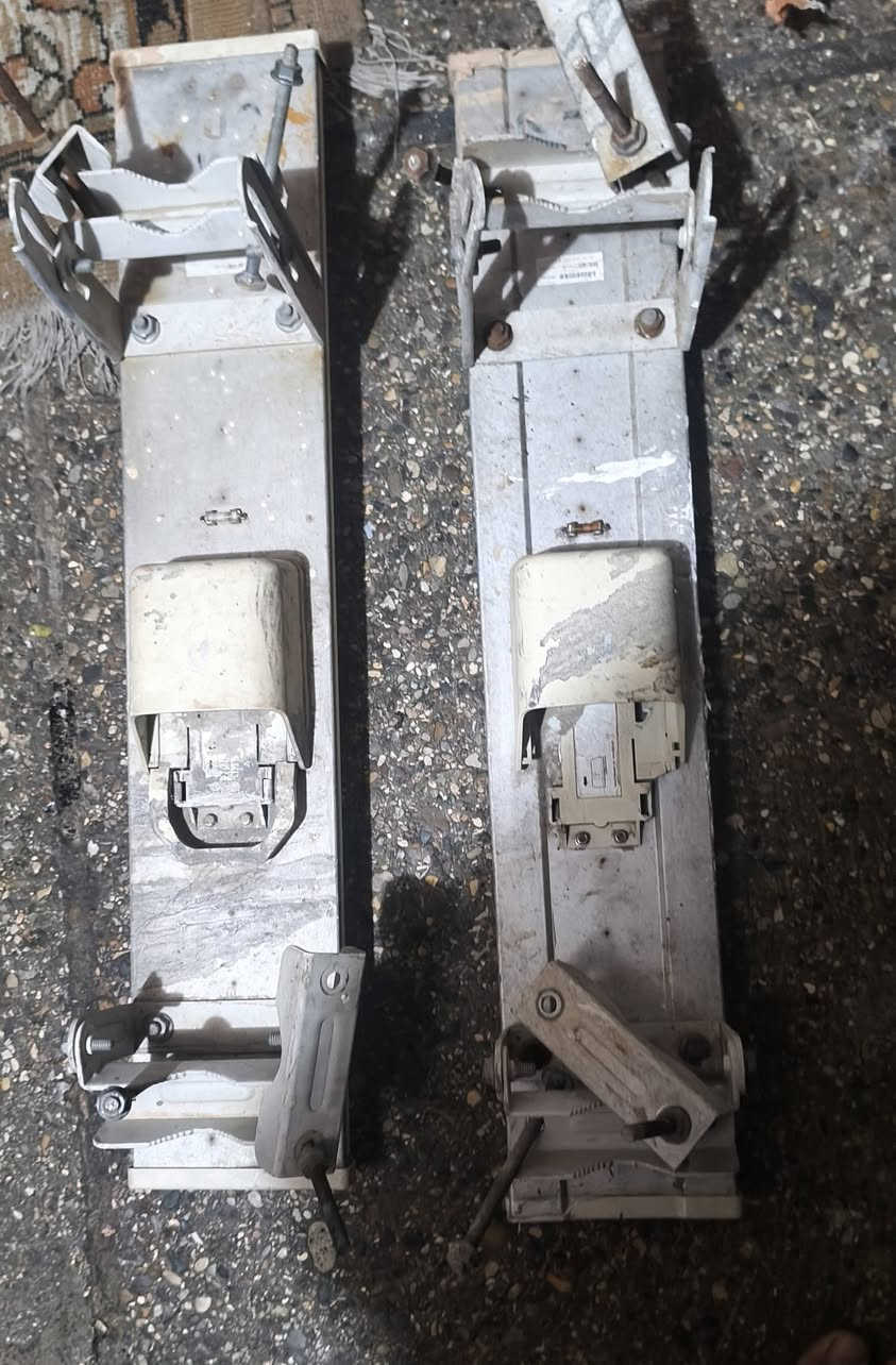 سلام عليكم 
سكاتر زويه 90 ثنين وحد مكسور وحد بي ثلمه 
سكتر زويه 90 نضيف سكتر زاويه 120 نضيف 
دش 30 نضيف توصيل موجود ***********
