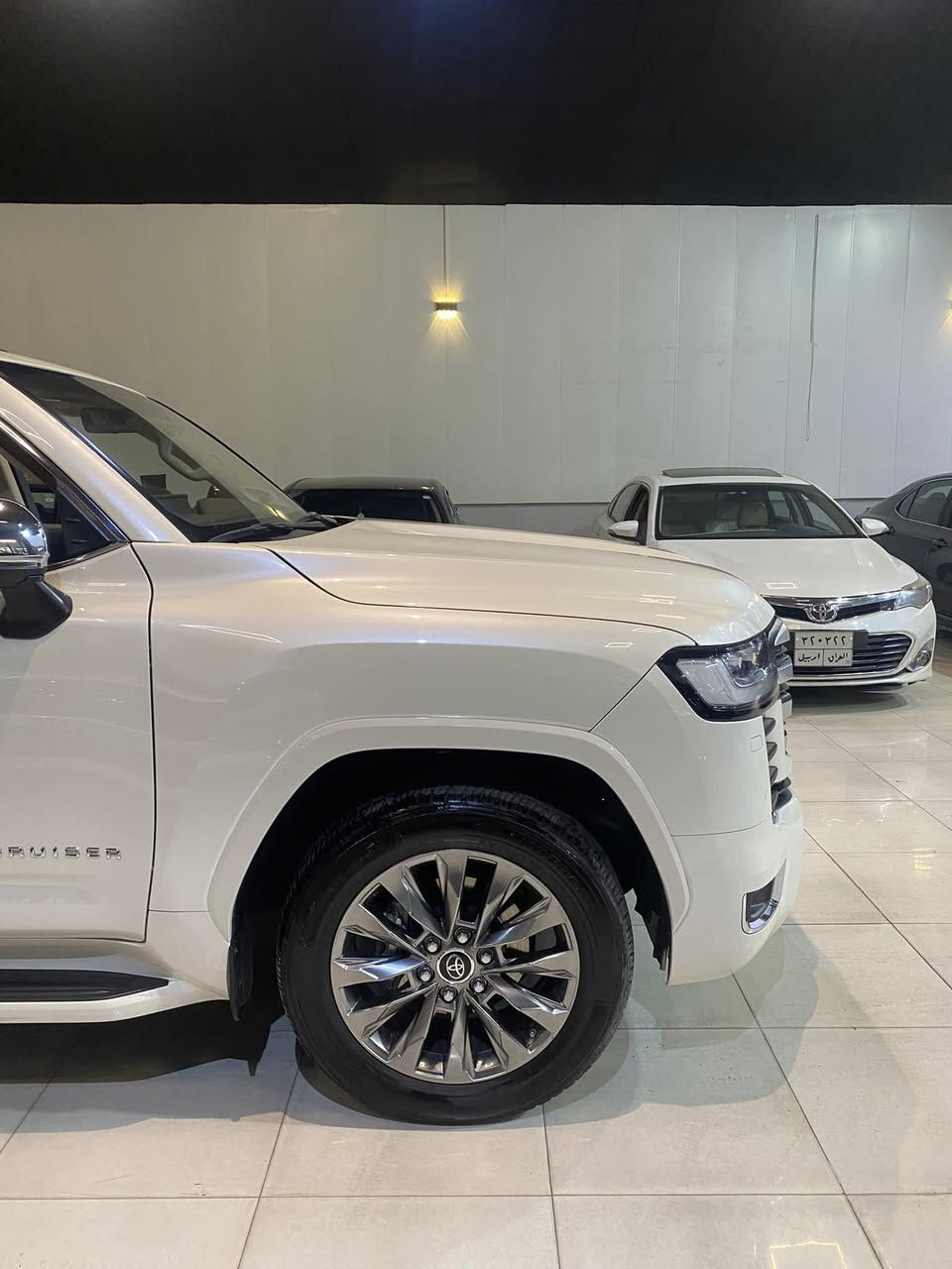 السلام عليكم  اخوتي 👋
تيوتا لاندكروز  VX ساز اصل
موديل 2023  
السعر(  673  )ورقه وبي مجال 

ماشيه(  80  )  الف حقيقي شرط الفحص جديده وضع شركه مابيه كل نقص 
رقم اربيل باسمنه تحويل مباشر او وكالة
السياره  كفالة عامه 
بيه قبق الجنطه الجوه،، الي بي الرقم بي رش فقط 

المواصفات / فول ✅
كشنات جلد
تطبيق ٣ شاشات
شاحن لاسلكي 
كراسي تدفئة تبريد  ذاكرة مقاعد 
حساسات امامي خلفي 
تبريد كشنات 
جنط كهرباء 
كشنات كهرباء 
سلايد
بصمة تشغيل 
بصمة ابواب ،، وبقية المواصفات معروفه بل Vx
السياره جديده وكل نقص مابيه وضع شركه
 
مكانه كربلاء ***********
