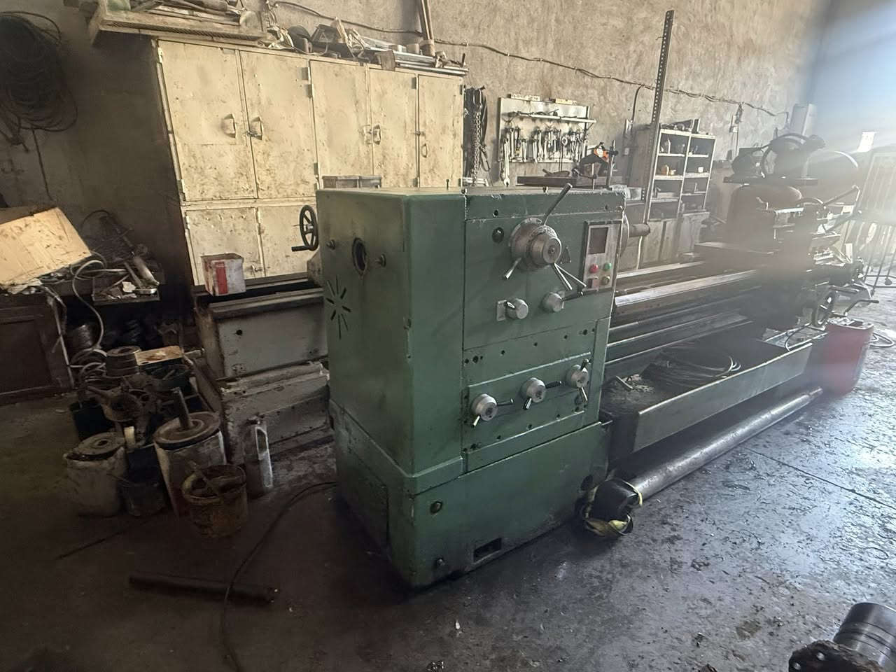 السلام عليكم
تورنه روماني
طول متر ونص تورنه حلوه وعاليه 
كلج ميكانيك
تفر على السلايت 60سم وبيه كصه 
عينه ثلاثيه 12انج فقط
السعر 5مليونو250الف 
المكان النجف حي الحرفيين 
للاستفسار 
***********
