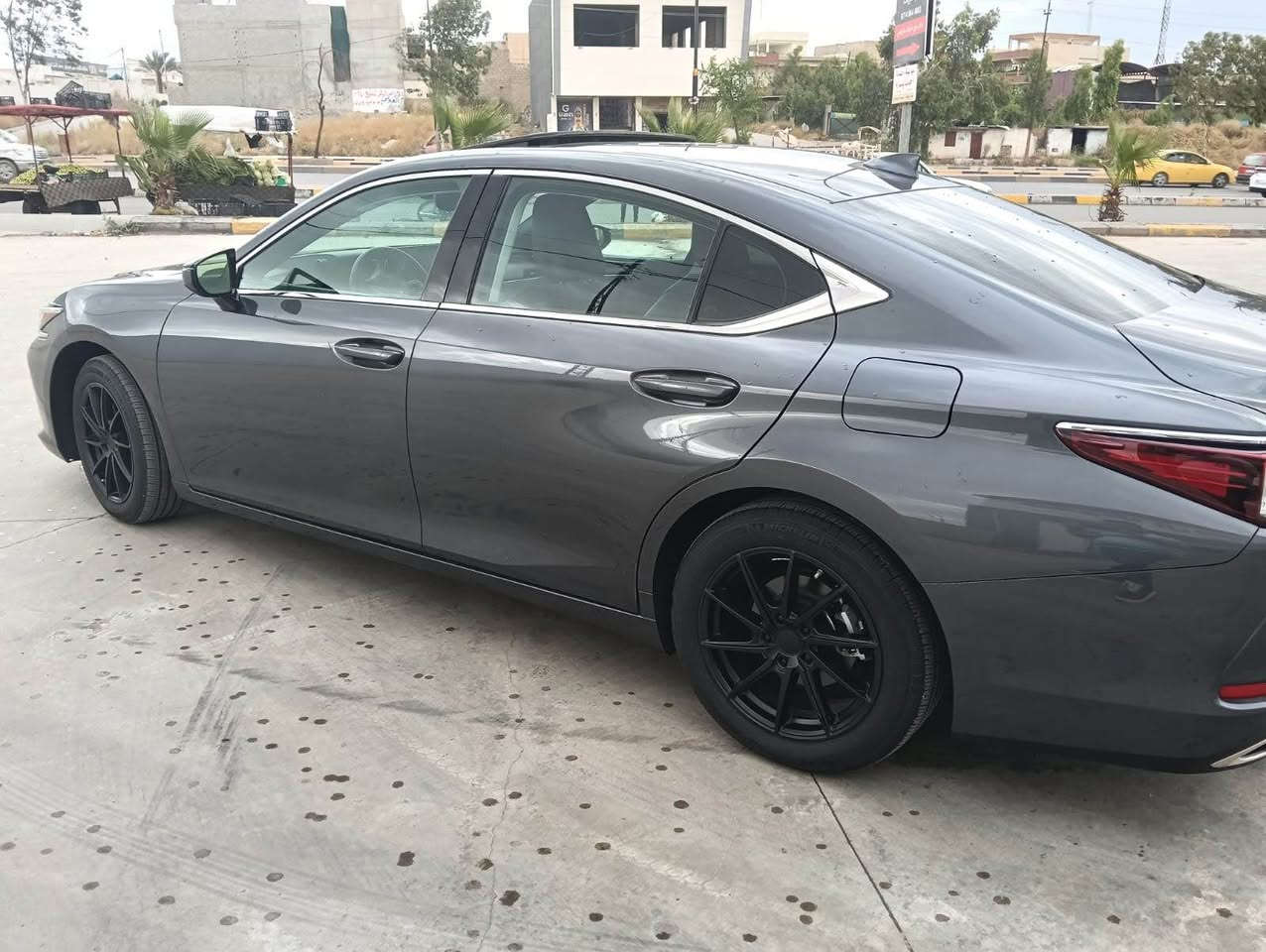 Lexus  ES 350  
موديل 2024 فول مواصفات
سلايد
محرك 6 سلندر 3500 / 302 حصان
نظام الدفع امامي FWD
اوتوماتيك 8 سرعات
شحن لاسلكي
فتحة سقف بانوراما
10 سماعات داخلية مع خيار الترقية إلى نظام Mark Levinson المكون من 17 سماعة.
نظام التحذير من الاصطدام الأمامي مع كشف المشاة
مثبت السرعة التكيفي (Adaptive Cruise Control).
نظام المساعدة في الحفاظ على المسار
مراقبة النقاط العمياء (BSM) مع تنبيه حركة المرور الخلفية.
شاشة عرض على الزجاج الأمامي (Head-Up Display)في الفئات العليا

ماشية 16 الف فقط ميل 
رقم شهداء نينوى (باقي سنتين وتتحول) وكالة من الشرعي
ضررها بوند فقط بدون دواخل
ايرباك سليم
مكاني الموصل 
السعر اكتب 1 ويجيك الرد مباشر على الخاص
رقم الشاصي
58ACZ1B13RU174038
للإستفسار
*********** واتساب
*********** واتساب الحمدانية, نينوى

