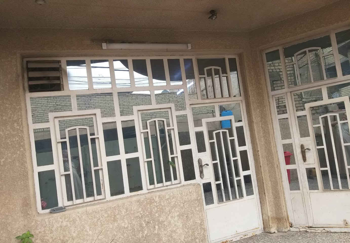 بيت زراعي ٢٠٠ متر منطقة البلديات شارع المرور قرب دائرة الفحص المروري
البيت طابقين يحتوي على ست غرف نوم ، غرفتين في الطابق الارضي والاربعة الباقية في الطابق الثاني 
غرفة الاستقبال 7×4
صالة عدد اثنين فوگ وجوة
الخدمات حمام فوگ وحمام جوة
تاريخ بناء البيت 2010 

السعر ٢١٠ مليون قابل للتفاوض .
للاستفسار اكثر الاتصال او مراسلة وات ساب ، على الرقم ادناه ***********
