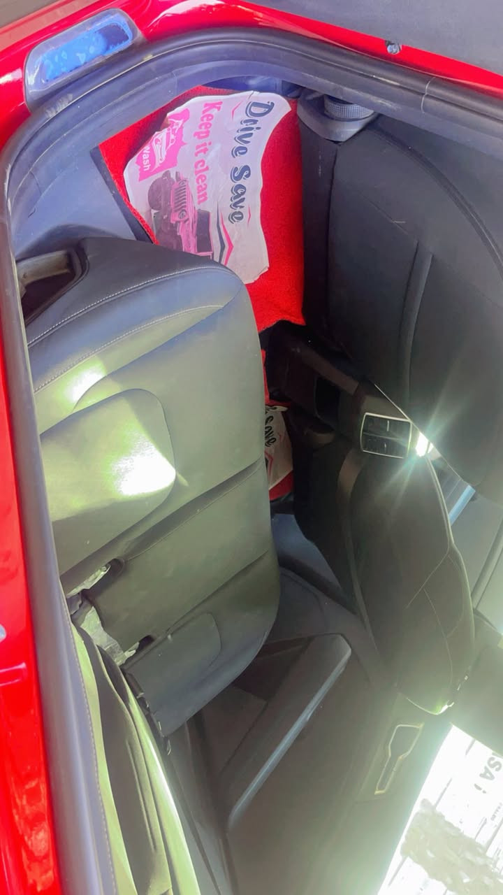 للبيع: كيا سبورتاج 2023 (نص فول) - نظافة عالية
المواصفات:
الموديل: 2023.
المحرك: 2000cc.
الممشى: 54,000 كم فقط.
الفئة: نص فول.
حالة السيارة:
السيارة بحالة ممتازة جداً وجاهزة للاستخدام. كفالة (شاصي، لغد، محرك، كير). يوجد نصف باب السائق صبغ مع تعديل بارد مقدار شبر في نفس الباب فقط، وباقي السيارة صبغ وكالة (بدي نظيف جداً).
السعر:
190 ورقة ($19,000) وقابل للتفاوض البسيط للشراي الطيب.
الموقع: بغداد - مدينة الصدر.
للتواصل والاستفسار: ***********
