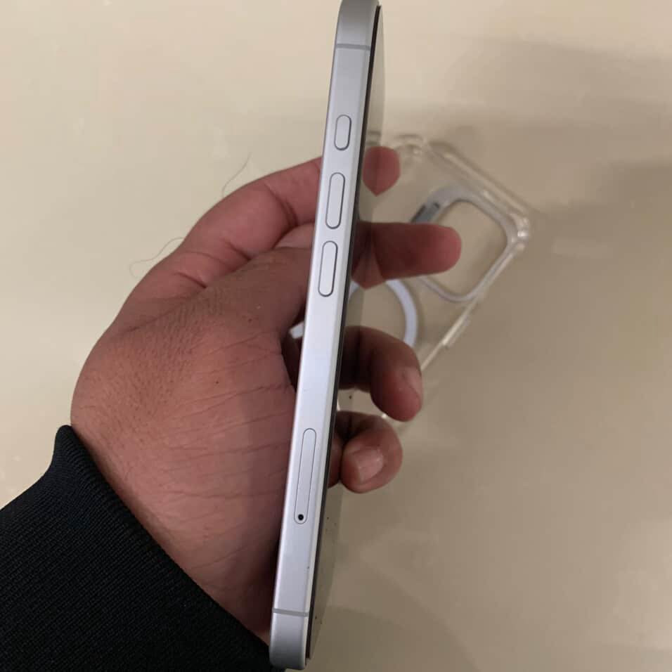 آيفون 17العادي ذاكرة 256 جيجابايت بطاريه 100 كارتونه وياه بس كيبل نقص هديه كفر ولزكه 2تضليل شخط ما بي ولا مفتوح جديد ضمان موجود رقم *********** اتصال سعر ⚠️⚠️
