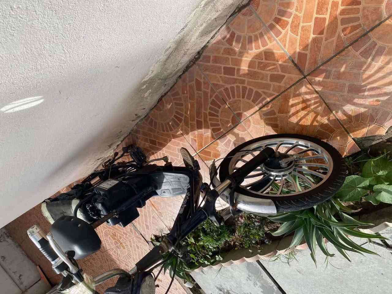 باسكل شحن للبيع بعده نضيف مبدل بطاريات مصالي هواي أربع نمر كامل مكمل أربع بطاريات شرط الفحص سعره 100 ***********
