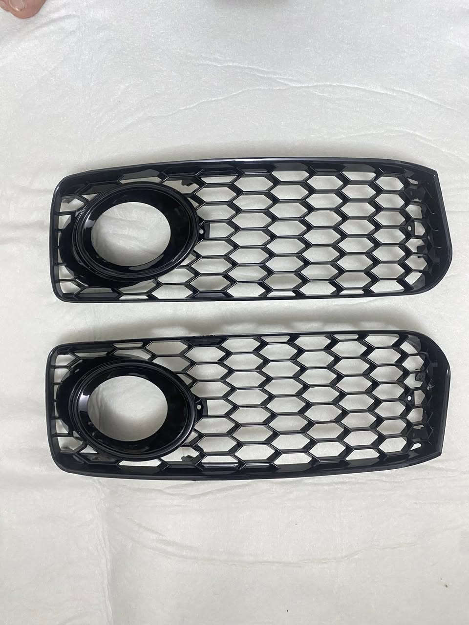 سلام عليكم ورحمة الله وبركاته           
متوفر كفرات بلاجكتور  اودي اصليات وكالة  من 2008-2012  لون اسود لامع  المهتم يتفضل خاص  او واتس اب ***********  
السعر : 25 الف  
متوفر توصيل لجميع محافظات العراق
