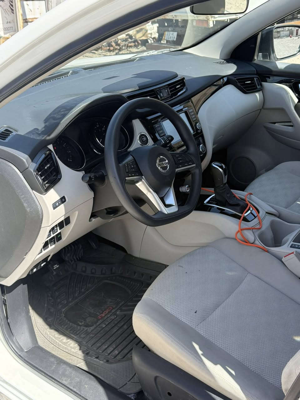 السلام عليكم 
سيارة نيسان روج للبيع موديل 2021 كفالة عامة تقرير غرق ذي قار بسمي حرة تحويل ثاني يوم السعر 200$الاستفسار الاتصال على هذا الرقم ***********
