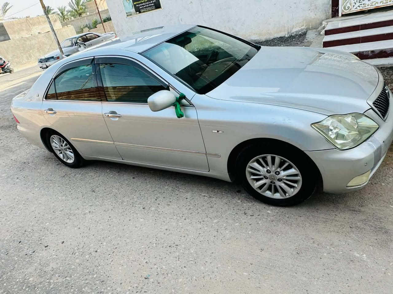 السلام عليكم 
شاهينه موديل 2004 شاصي 82دكمتين مكفوله من كلشي كير مكينه  رقم بصره إنكليزي مداور ثاني يوم ترايك من البصره لدهوك 
وشراي بخدمته 
***********
