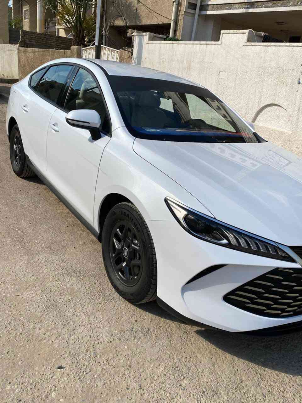 سلام عليكم بي واي دي كن بلاص داخل ابيض السياره زيرو بعدهه ماشيه 500كيلو الكلي  مكفوله كفاله عامه من الشخط بوضع الشركه بعدهه رقم بغداد بسمي غراض كامله السعر 18800 وبيه مجال المكان بغداد الدوره رقم الهاتف ***********
