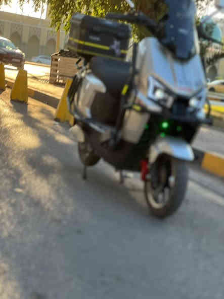 سلام عليكم شباب دراجه شحن للبيع نوع صاعقه 
دراجه زيرو زيرو بعدها ع وضع شركه دراجه مكفوله من كل نواحي  استخدامها 20 يوم فقط وصل المعرض موجود. تجي مواصفات تخبل 

الموديل 2025
البطاريات 6 دبل مسطره 
التحويلات 1.2.3.4
السرعه 80
ملف جبير
دراجه مدرعه بل كامل حمايه الكفرات 
تشغيل عن بعد 
جهاز إنذار السرقه 
صندوق خلفي  كبير 
كشن VIb سياحي مساحه تخزين كبيره 
شاحنه اصليه 
قفل ستيرن 
نضام ABS
نضام USB
مانع انزلاق 
شاشه تاب تعرض إلك عطل 
أطارت جوبلس 
بريكات دسكات 
لونها مميز 
تمشيك بل شحنه وحده 60 كيلو وفوك
 

اي استفسار اتصال 

***********

العنوان بغداد.
