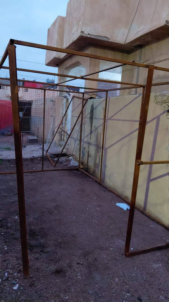 سلام عليكم
قفص طول ثلاث امتار وستين عرض مترين وعشرين ارتفاع مترين وخمسه ويا جادر وعازل رطوبه للاستفسار على هذا الرقم *********** السعر 150 وبي مجال
