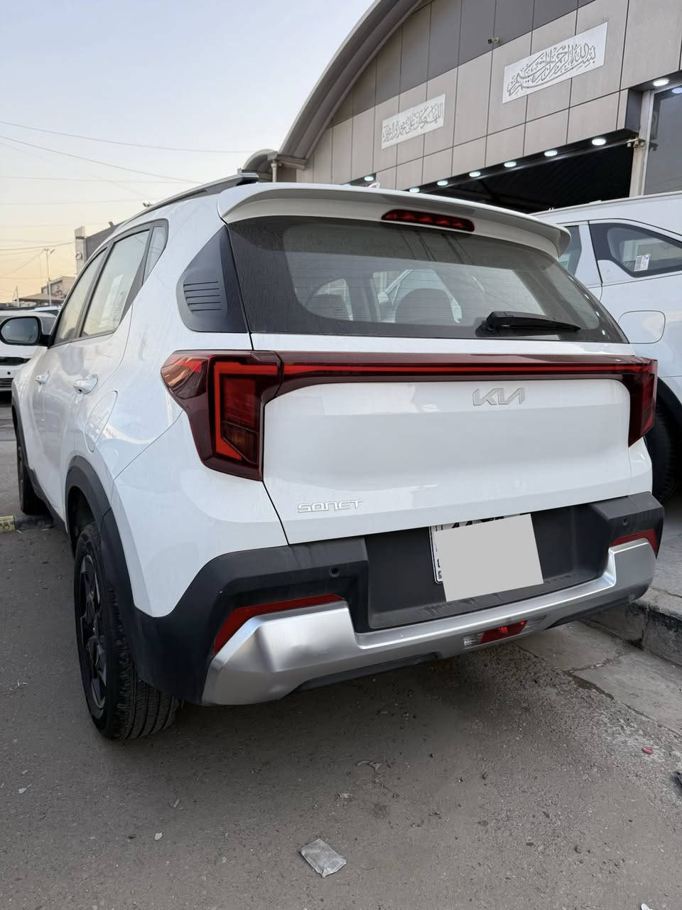 ⸻
♦️ كيا سونت 2024 بدون فتحة 🚘
خليجي | ضمان دولية  5 سنوات
صيانة مجانية سنة
مستخدمة 600 كم فقط 

محرك 1.5 / أوتوماتيك
تشغيل بصمة
شاشة + كاميرا دوارة
حساسات أمامي وخلفي
مثبت سرعة | تبريد قطعتين

💳 السعر: 22,500,000 دينار
📞 ***********
📍 بغداد – معارض النهضة
معرض الحارث للسيارات
