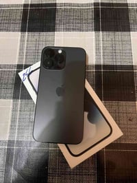 ايفون 14 برو ماكس  ذاكره 256  بطارية 🔋 83  شريحة الكترونيه (ايسم) مبدل...