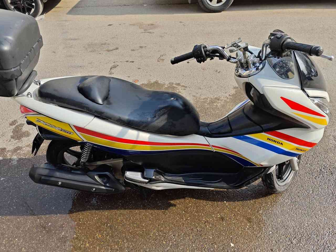 دراجة PCX 150 مرقمة بغداد للبيع
نقصها محرك أو تجفيت الحالي.
بيها جهاز انذار + سويجين
رقم بغداد تحويل ثاني يوم
السعر 21 وبيها مجال للشراية
مكاني بغداد حي الجامعة
***********
