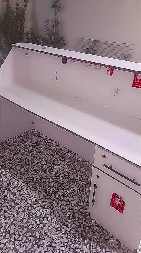 سلام عليكم ميز جام عدد 2 مع ميز خشب ما مستعمل أبد يرهم محل موبايلات أو اكسسورات أو اي شي عاجبه السعر  550 ألف وبيه مجال بسيط المكان البلديات الصحفيين للاستفسار الاتصال على الرقم ***********
