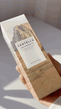 🌼 غسول Centella الزيتي الكوري 🇰🇷 هو الخطوة الأولى الصحيحة لبشرة أنعم، أنقى، وأهدى.
تركيبته الغنية بعشبة السنتيلا أسياتيكا 🍂
🔸️ تنظّف بعمق من دون ما تجفف البشرة .
🔸️ تتركها مرطّبة ومتوازنة ولا تسبب تهيج للبشرة .
🔸️افضل خيار ننصحكم بي في فصل الشتاء وخصوصا البشرة المعرضه للجفاف ولا يناسبها الغسولات التي تحتوي على المنضفات القويه بمادة السولفيت .

💡 هل تعلمين؟
الغسول الزيتي يعتبر من أفضل الطرق لإزالة المكياج، الواقي الشمسي، والزيوت المتراكمة لأنه يذيب الشوائب بلطف… وبهذا يقلّل الحبوب ويعطي ملمس ناعم من أول أسبوع.

✨ مناسب لكل أنواع البشرة… حتى الحساسة جدًا!

🏥 متوفر في صيدلية سناء احمد 
🌍 العنوان/النجف - حي السلام قرب مطعم كباب السبعين
🚍 للاستفسارات المجانية حول العناية بالبشرة واختيار الروتين المناسب راسلونا على الصفحه او الرقم 📞***********
