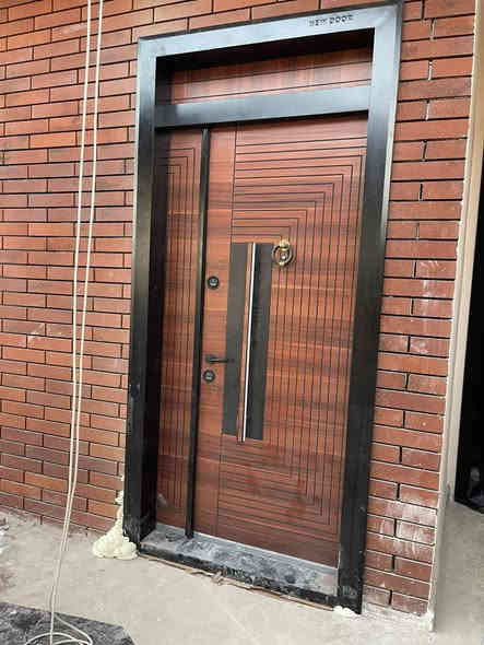 معرض عالم الابواب يقدم لكم

...ابواب خارحي قاصة مصفح تركي شركة NEW DOOR  ضمان 5 سنوات✨

🔹 تصفيح داخلي كامل من الحديد لمتانة وأمان عالي
🔹 سمك الحديد 1.5 مم مقاوم للكسر والخدوش
🔹 ربل عازل يمنع دخول الأتربة ويخفف الأصوات
🔹 سمك الجرجوب 25 سم يضمن ثبات الباب وجمال الإطار
🔹 ضمان حقيقي من مدة 5 سنوات الى مدى الحياة
🔹 يتحمّل الظروف الجوية والامطار بدون أي تلف
🔹النقل و التركيب مجاني داخل مخافظة الديوانية 

✨ فخامة تركية + أمان يدوم مدى الحياة
📲 راسلنا على واتساب واختار بابك المصفح الآن

للاتصال او التواصل على واتساب على الارقام التالية:- 📱***********
***********
....................................او عبر صفحاتنا على مواقع التواصل :-فيس بوك:- عالم الابواب انستقرام:- doors.world1
العنوان :الديوانية /تقاطع شارع الفرق الموسيقية #ابواب #ابواب_مداخل_رئيسية #ابواب_داخلية #عالم_الأبواب #عالم_الأبواب_لإستيراد_الأبواب_المصفحة #عالم_الابواب🚪 #عالم_الابواب🚪
