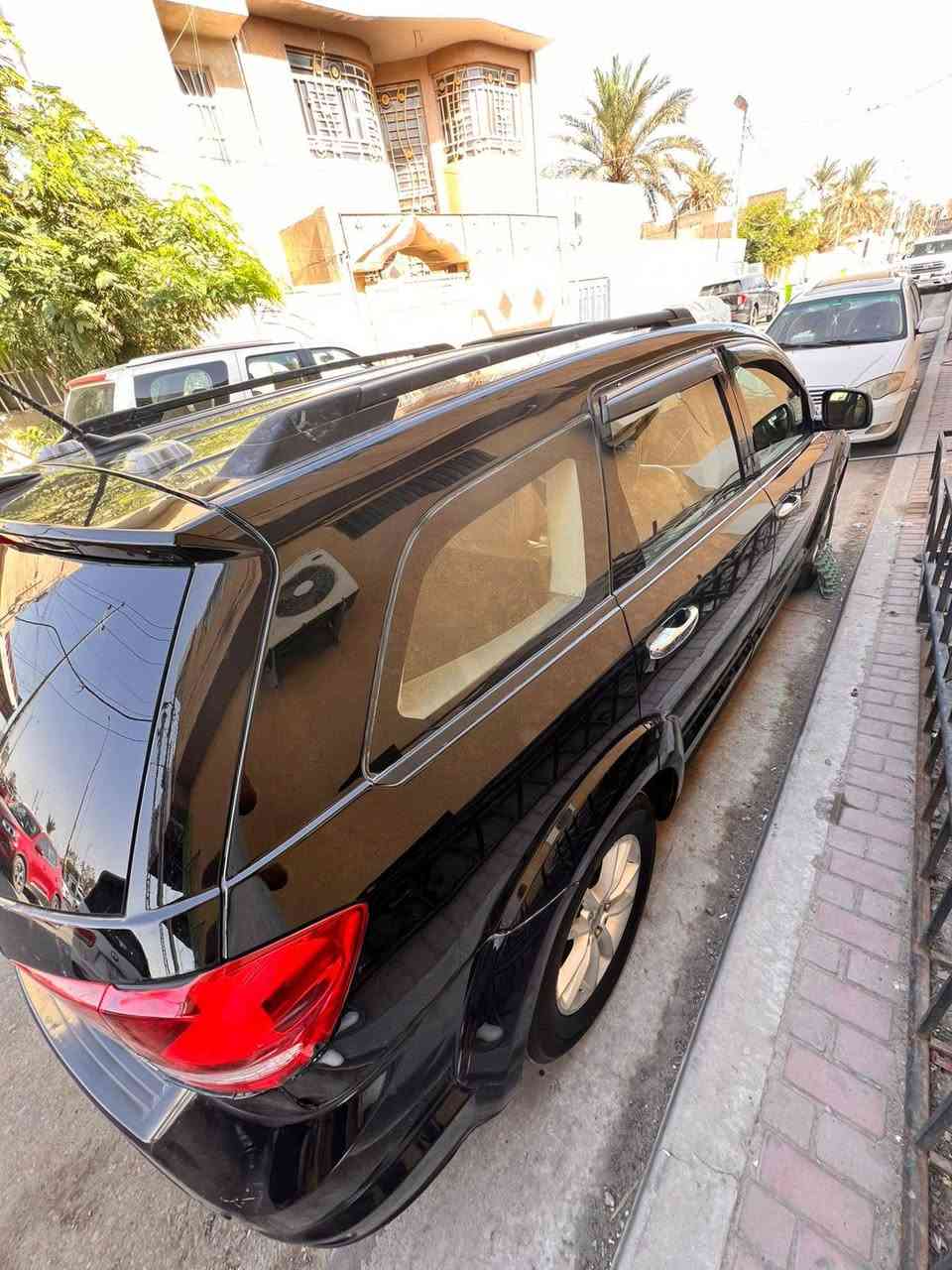 سلام عليكم دوج جورني موديل 2014 سياره حادثه دعاميه خلفيه فقط سياره تعتبر كلين سياره جاهزه ما نقصه شي فقط الدرايم شفت عكس السائق تعبان وجايبله واحد بس ياخذه ويشده السياره مفوله مواصفات داخل كريمي وجلد شاشاات خلفيه سياره مفوله مواصفات مكينه 6 سلندر  7 راكب وصور الحادث مرفقه سعر السياره 132 وبيه مجال بسيط حك الجيه سياره باسمي تحويل ثاني يوم رقم انبار مشروع وطني هزه فحص كله كامله مكاني كربلاء رقم موبايل ***********
