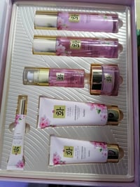 بكج عناية بالبشرة • العناية بالجسم • مستحضرات تجميل