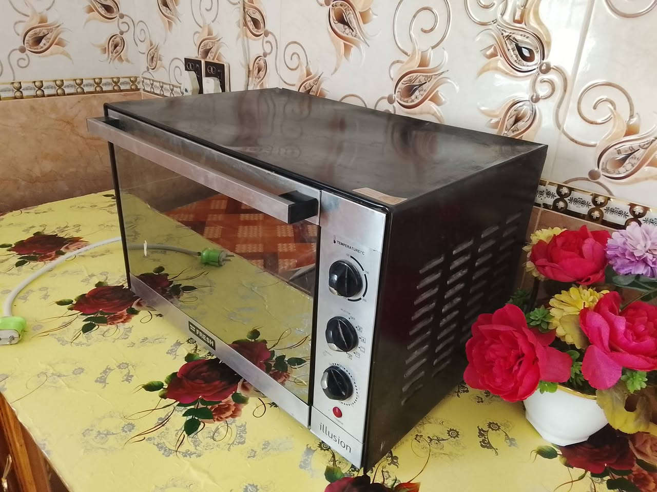 السلام عليكم فرن للبيع شغال السعر 100 لتواصل ***********
