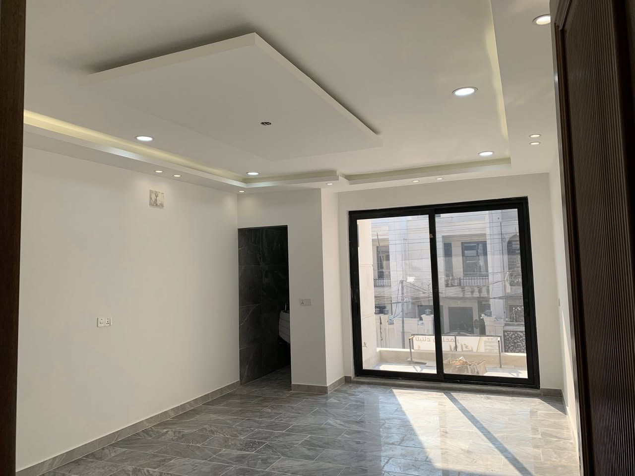 السلام عليكم
يستمر مكتب مسكنك للعقار بتقديم
افضل العروض المناسبة إلى الزبائن الكرام
🔹بيت للبيع مساحته 142.5 متر
🔸الواجهة 4.75متر 🔸النزال 30 متر
🔹يحتوي البيت على (صاله -ومطبخ -4غرف نوم وخدمات)
🔸موقع البيت / البنوك خلف شارع الميثاق 
🔹للاستفسار أكثر مراجعةمكتب مسكنك للعقار 
الواقع /البنوك شارع المطاعم مقابل بن رضا علوان
أو الاتصال على الرقم ☎️ ***********
