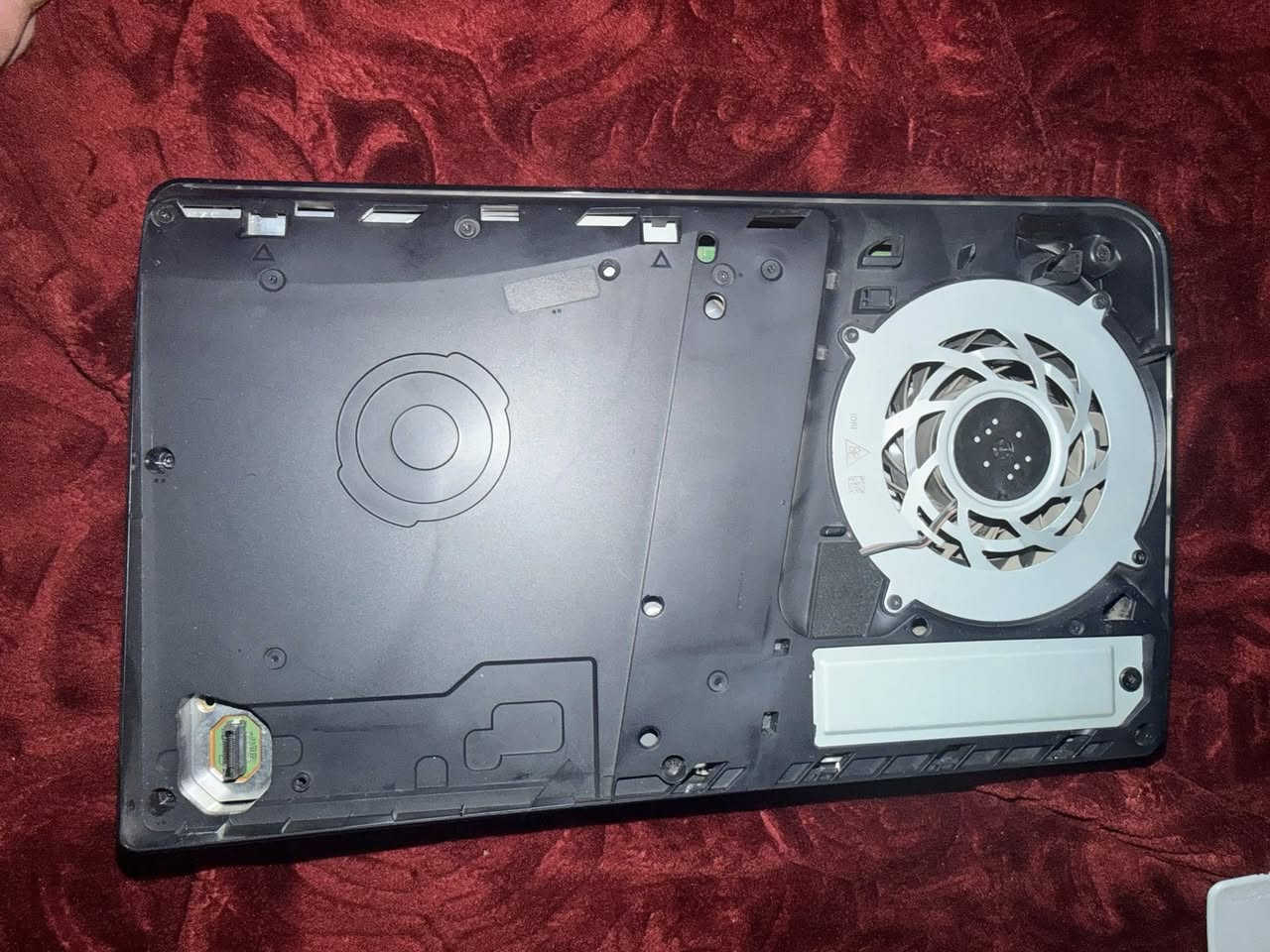 بلي٥ حالته٨٠ بالميه نضيف مع يده وحده وبي خلل بسيط بمشغل الاقراص 
مكاني بغداد الشعله 
***********
