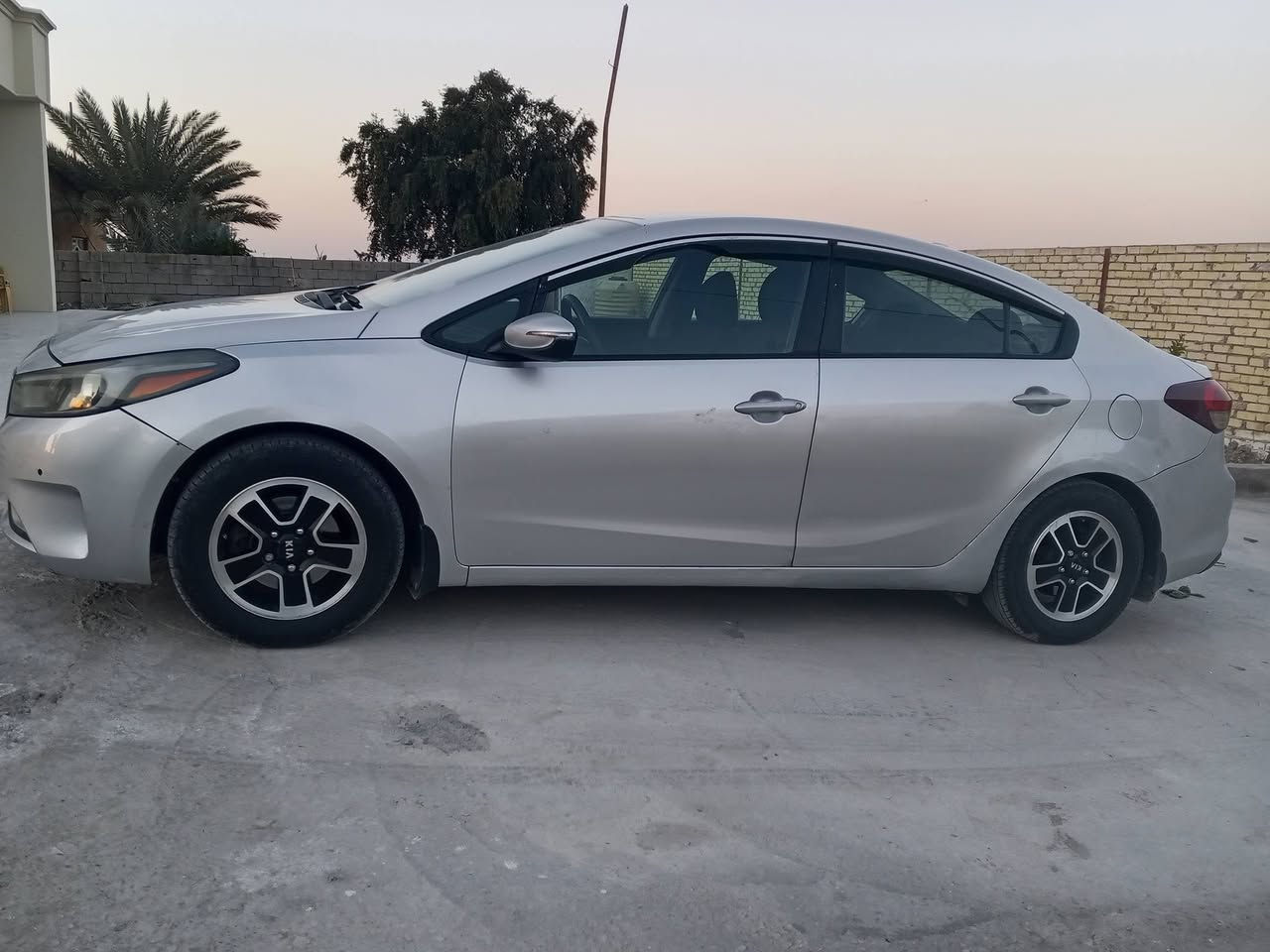 السلام عليكم ورحمه الله وبركاته
فورتي وارد امريكي موديل 2017.  رقم شمالي بسمي اني احول للمشتري محرك 2000. دوش مامفتوح ماشيه 108,   بيها صبغ أقل الحزام ابيع حزام بدون اي دواخل صور الحاث مرفقه جاهزه من كلشي كير محرك تبريد حداديه  السعر 95 بي مجال مكاني بابل النيل ***********.  بي واتساب
