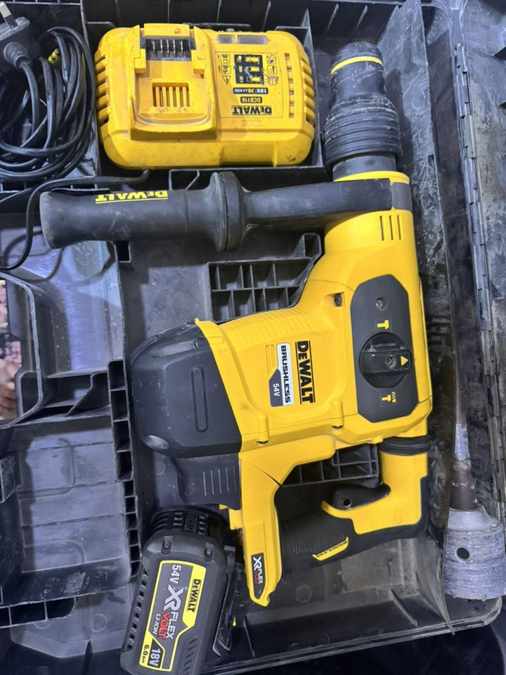 تحياتي للجميع 
دريل ديولت. همر. برينه ٥ شروح.  جهاز أخو الجديد. فقط بطاريه.  مستخدمه. هواي ما اعرف شكد لان مشتريه.  مستخدمه.  
السعر 500$


**إذا كنت صاحب هذا الإعلان وتريد حذفه لأي سبب، رجاءا أرسل رسالة إلى الدعم الفني**