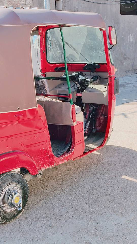 السلام عليكم تكتك البيع مديل 2017 شاديلها محرك مديل 20اوراق أوراق كامله 
السعر 3000ملاين وبيها مجال قليل العنوان مدينه الصدر هاتف ***********
