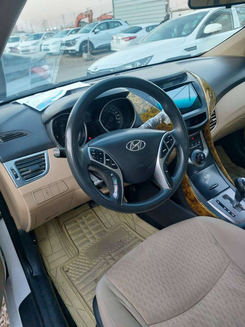 سلام عليكم 
سياره لانتره موديل 2013
فول عده البصمه 
السونار موجود بل صوره 
السياره مرتبه وحلوه بل حقيقه 
التواصل 
محمد /***********
حسن /***********
